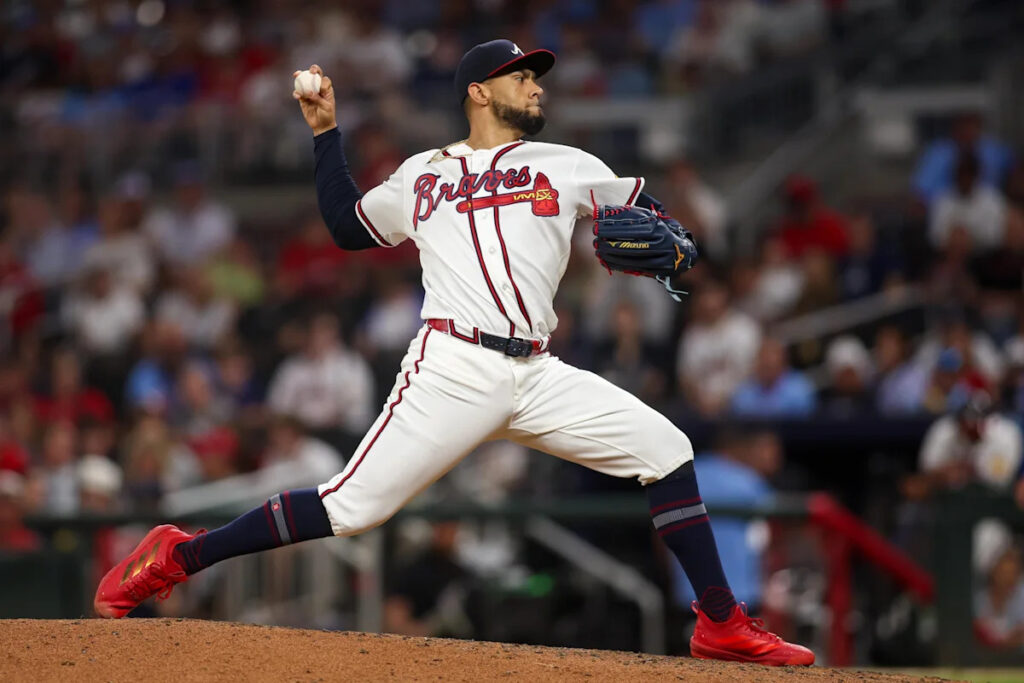Robert Suarez gets closer to returning to the mound for Braves Robert Suarez gets closer to returning to the mound for Braves