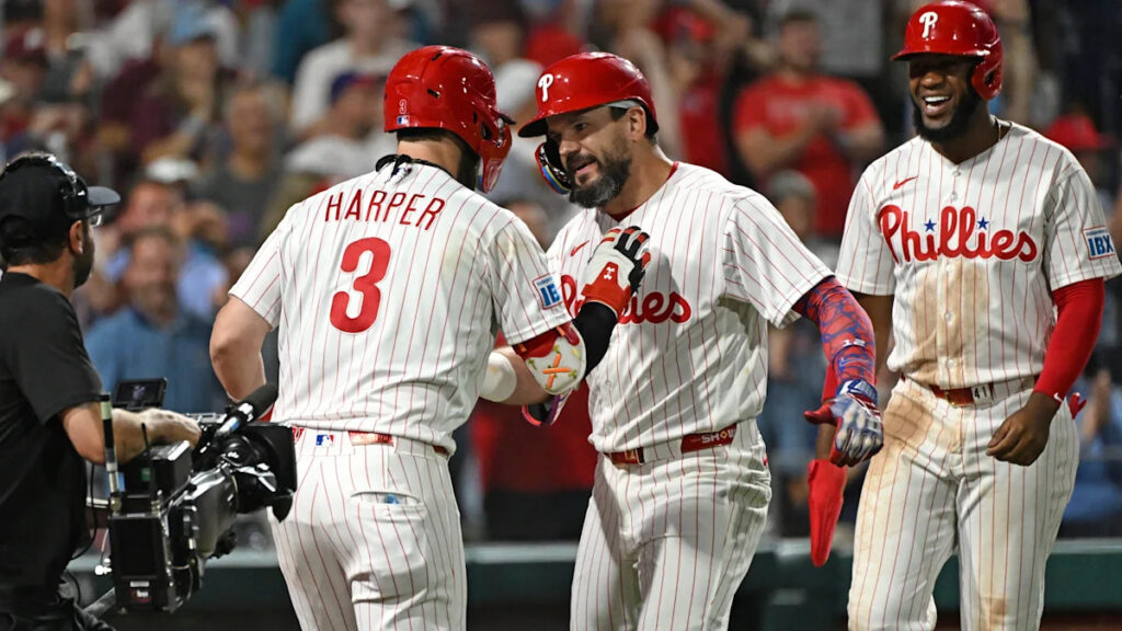 What happens if AL West, NL wild card are tied? MLB tiebreaker rules