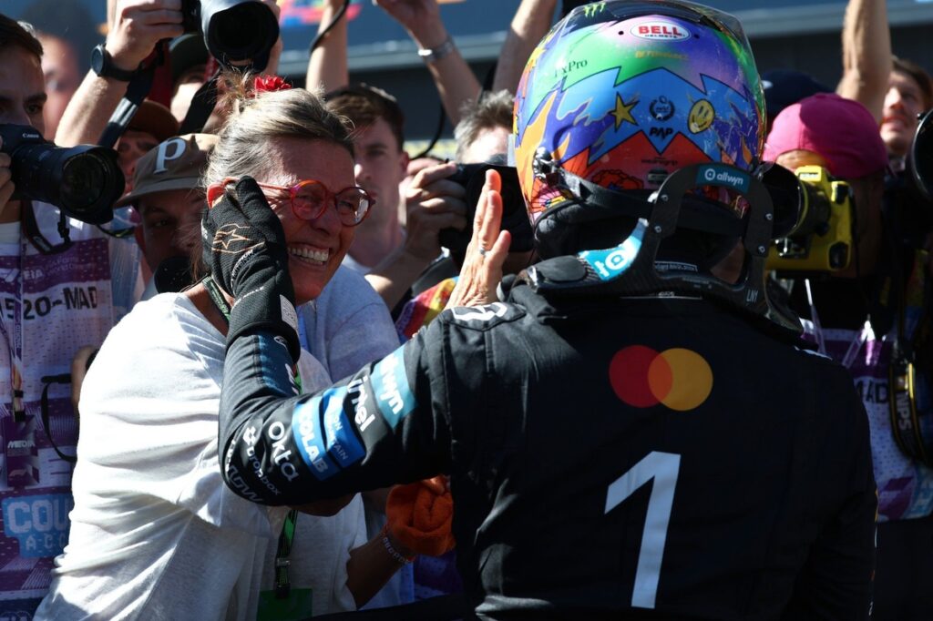 Norris snatches last-gasp pole from Antonelli
