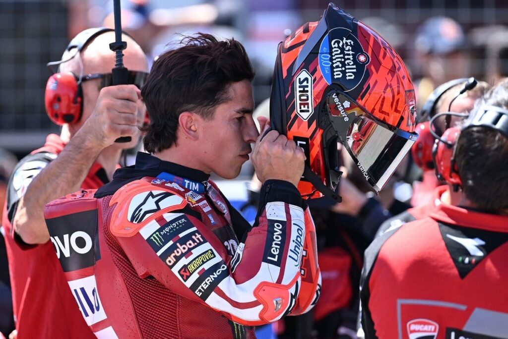 What is behind Marquez’s shoulder recovery photo?